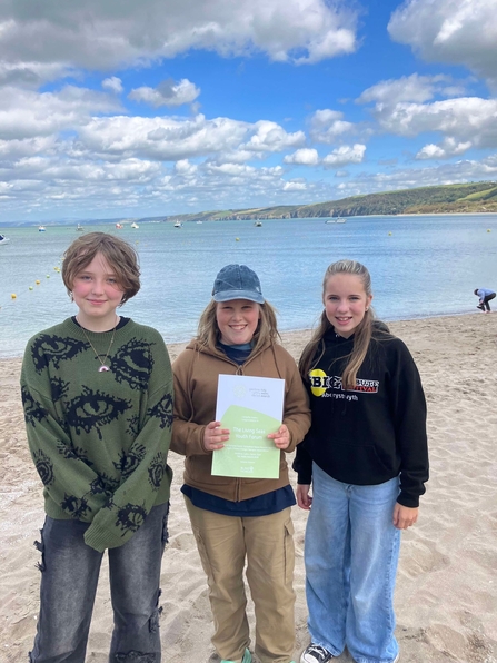 Members of the Living Seas Youth Forum and the Award